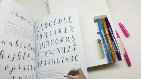 Zestaw SES15C+DARK+LEKCJA LETTERINGU SES15C-PSCY-L PENTEL Zestaw SES15C+DARK+LEKCJA LETTERINGU SES15C-PSCY-L PENTEL