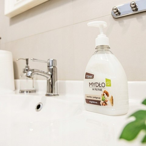 Mydło w płynie z dozownikiem uniwersalne Liquid Soap migdałowe 500ml CL77718 CLINEX Mydło w płynie z dozownikiem uniwersalne Liquid Soap migdałowe 500ml CL77718 CLINEX